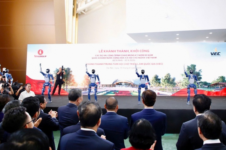 Trong trung và dài hạn, công ty đặt mục tiêu phát triển các dòng robot thông minh có khả năng giao tiếp, xử lý hình ảnh - ngôn ngữ, và ứng dụng trong lĩnh vực logistics, y tế, giáo dục, dịch vụ khách hàng và thậm chí là chăm sóc cá nhân tại gia đình.