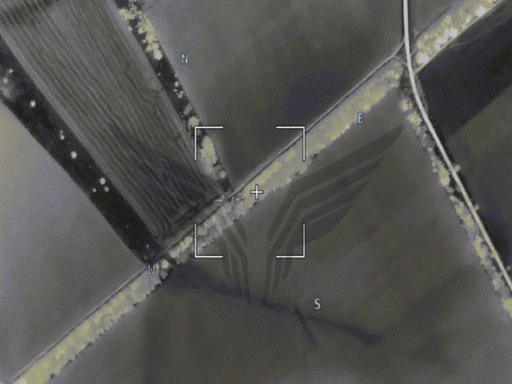 Khoảnh khắc tên lửa Iskander rải đạn chùm xuống mục tiêu Ukraine