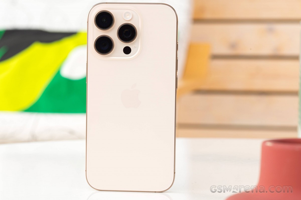 iPhone 16 Pro giá giảm giữa tháng 8, tính năng xịn như iPhone 16 Pro Max - 2