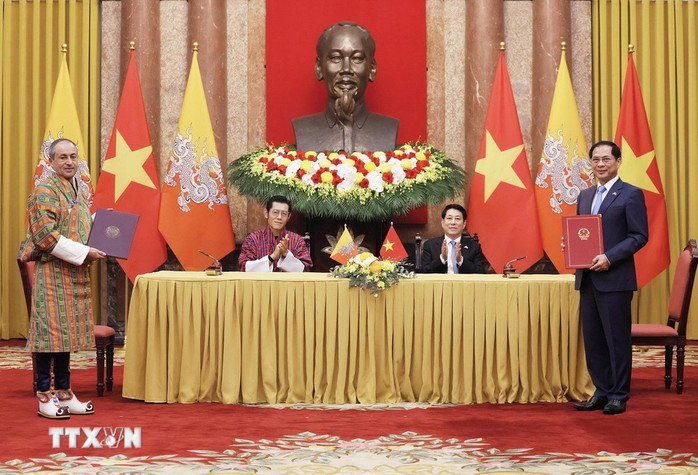 Chủ tịch nước Lương Cường đón, hội đàm với Quốc vương Bhutan - 12