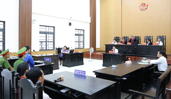 Hội đồng xét xử tuyên án