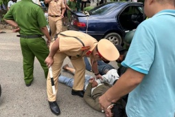 An ninh - Xã hội - CSGT truy đuổi 30 km bắt 3 kẻ trộm đi ô tô gắn biển số giả