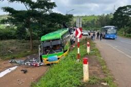 Tin tức trong ngày - Thông tin ban đầu vụ xe khách chở 46 người bị lật ở Đắk Lắk