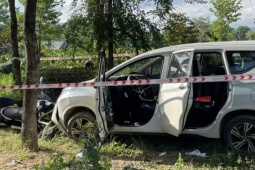 Tin tức trong ngày - Thanh niên cố thủ trong ô tô rồi tông vào xe cảnh sát để bỏ chạy