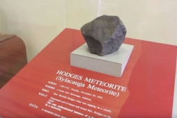 Người duy nhất trong lịch sử bị thiên thạch rơi trúng