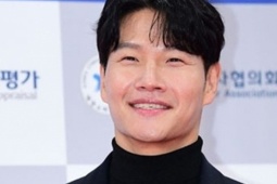 "Chàng hổ" Kim Jong-kook công bố cưới