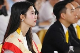 'Dâu hào môn' Phương Nhi hiếm hoi dự sự kiện cùng chồng