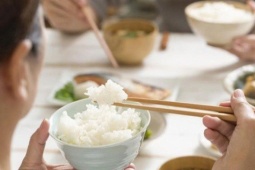 Ăn cơm có béo hơn ăn bún, phở?