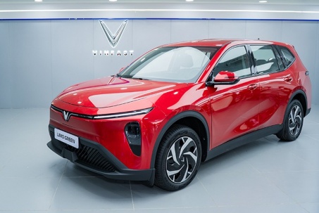 Cận cảnh xe 7 chỗ VinFast Limo Green tại đại lý