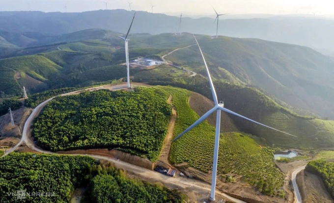 Dự án điện gió Hải Anh 8 trụ tuabin. Ảnh: Đắc Thành