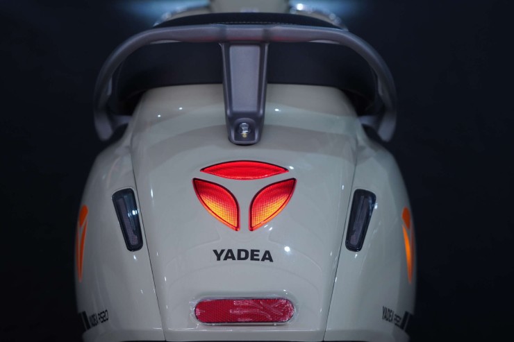 Ra mắt xe điện 2025 Yadea RS20, giá nhỉnh 31 triệu đồng - 8