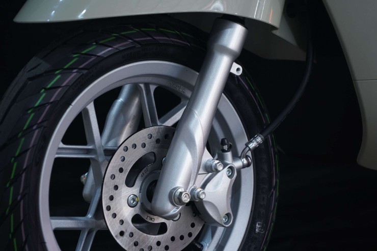 Ra mắt xe điện 2025 Yadea RS20, giá nhỉnh 31 triệu đồng - 5
