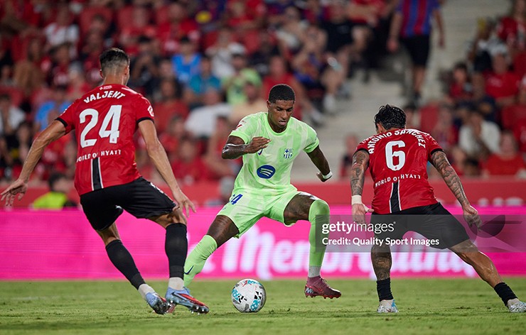 Rashford tìm lại niềm vui chơi bóng tại Barca