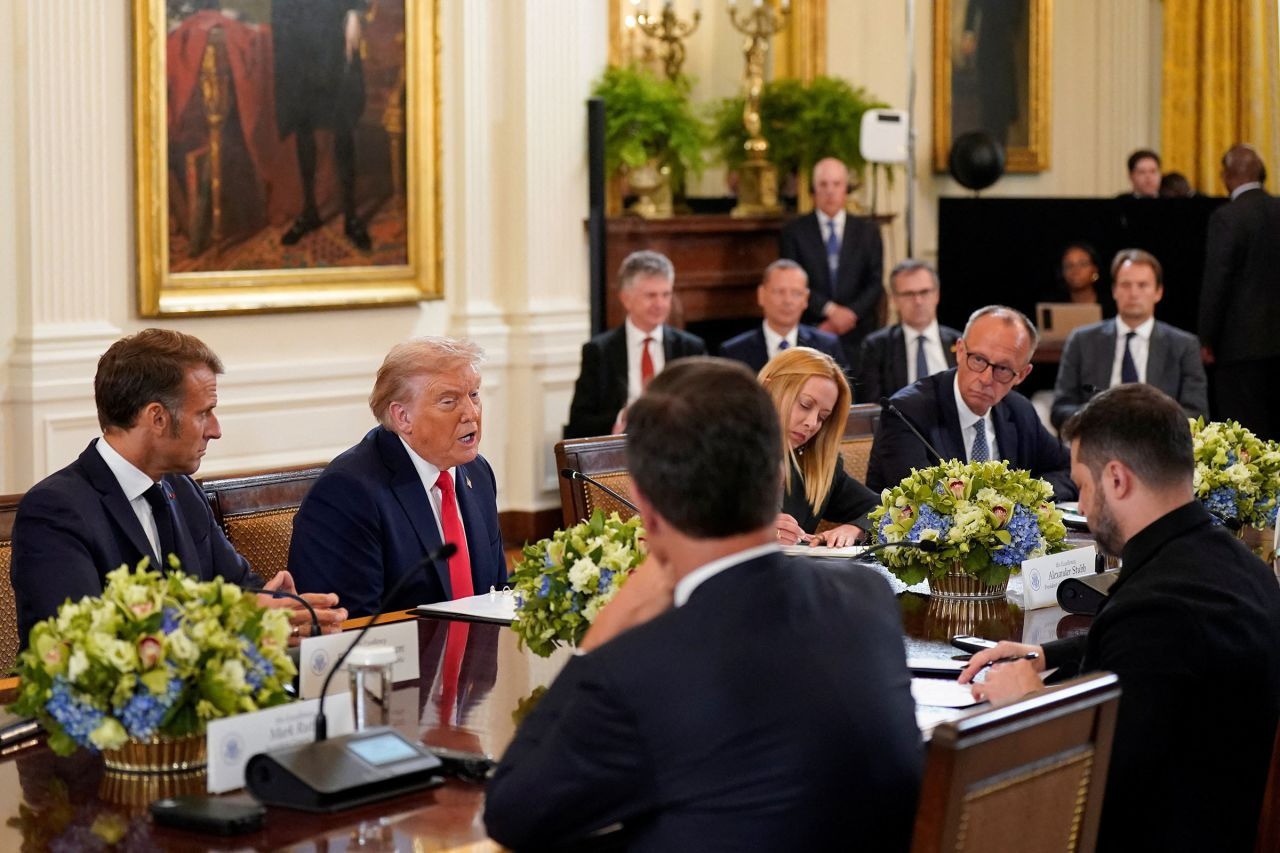 Ông Trump có cuộc họp với ông Zelensky và các lãnh đạo châu Âu. Ảnh: Reuters