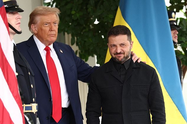 Ông Trump chào đón ông Zelensky tại Nhà Trắng ngày 18/8. Ảnh: Daily Mail