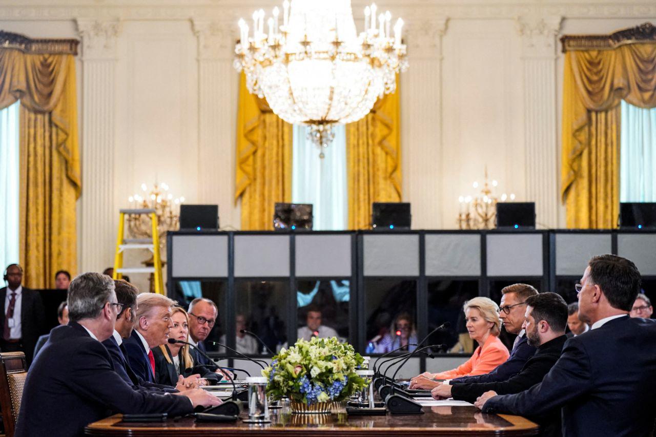 Ông Trump gặp các nhà lãnh đạo châu Âu hôm 18/8 (ảnh: Reuters)