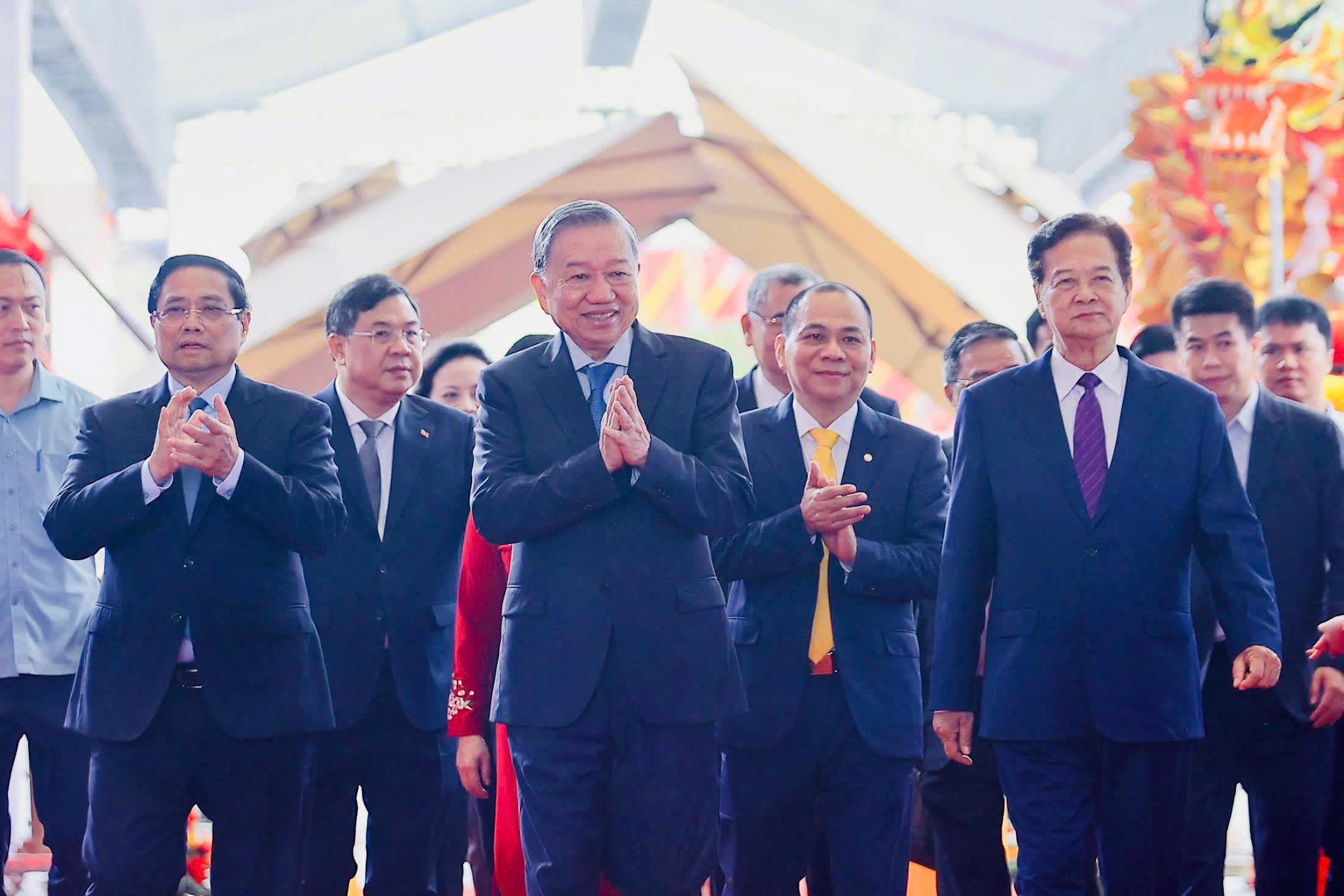 Tổng Bí thư Tô Lâm, Thủ tướng Chính Phủ Phạm Minh Chính, cùng các lãnh đạo, nguyên lãnh đạo Đảng, Nhà nước, Chính phủ, thành phố Hà Nội tham dự sự kiện Khánh thành Trung tâm Hội chợ Triển lãm Quốc gia