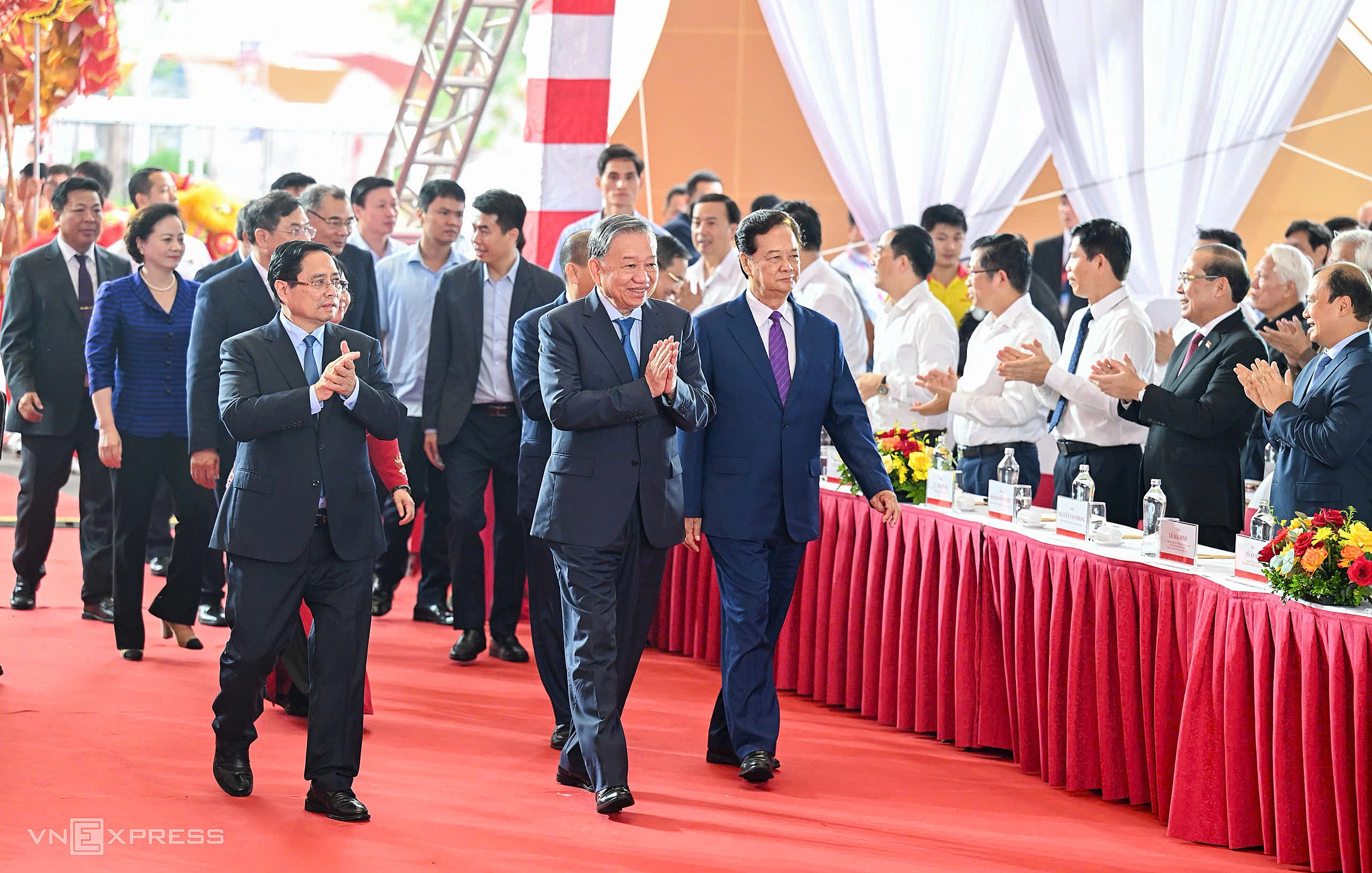 Tổng Bí thư Tô Lâm, Thủ tướng Phạm Minh Chính, nguyên Thủ tướng Nguyễn Tấn Dũng, Bộ trưởng Nội vụ Phạm Thị Thanh Trà, Bộ trưởng Xây dựng Trần Hồng Minh dự lễ khởi công, khánh thành tại Hà Nội. Ảnh: Giang Huy