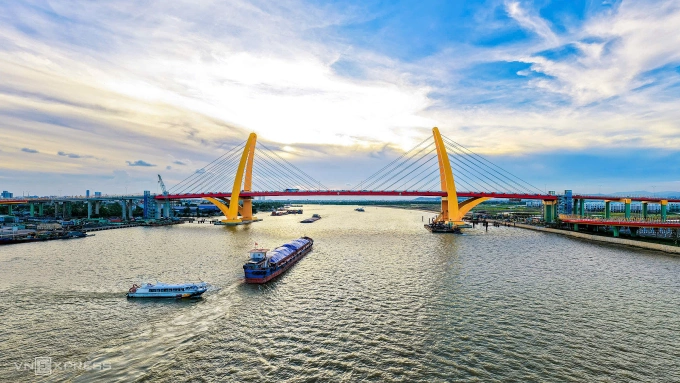 Cầu Máy Chai vượt sông Cấm. Ảnh: Lê Tân