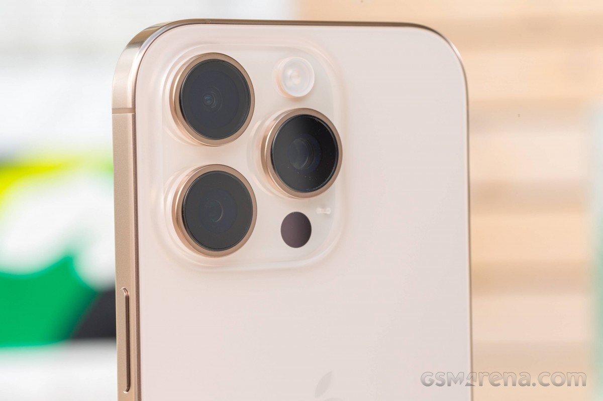 Apple trang bị cho iPhone 16 Pro camera zoom quang học 5x