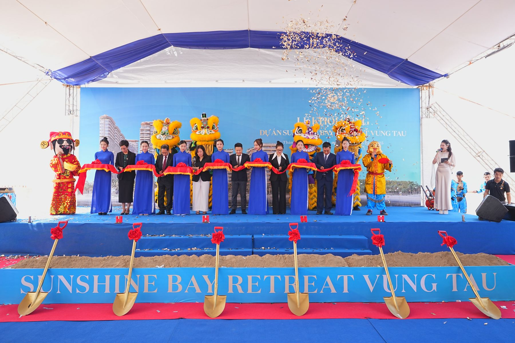 Lãnh đạo Sunshine Group và các đại biểu khách mời thực hiện nghi thức khởi công dự án Sunshine Bay Retreat Vung Tau trong sáng 19/8