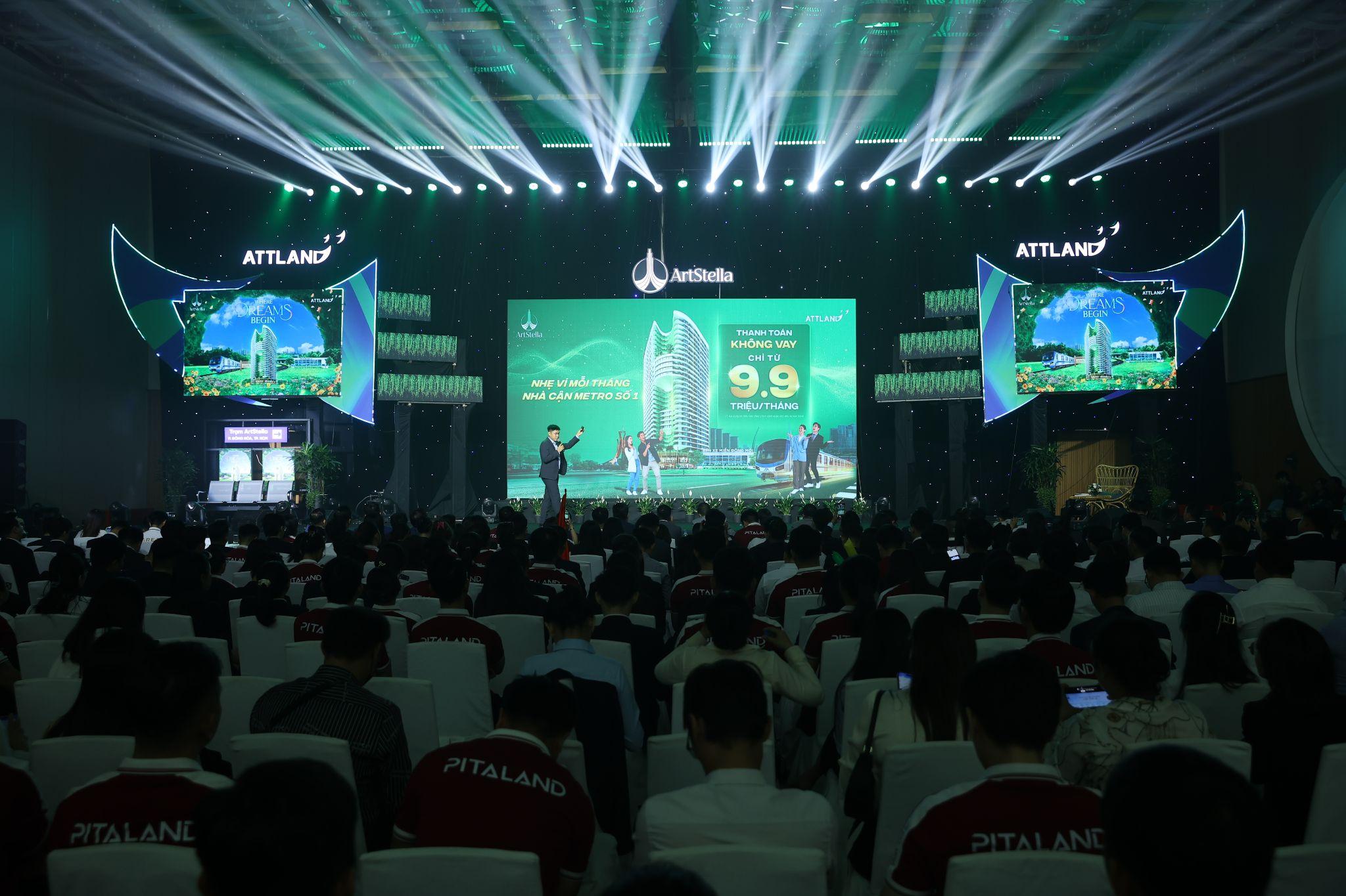 Đại diện chủ đầu tư giới thiệu những yếu tố đắt giá cũng như tiềm năng vượt trội của ArtStella