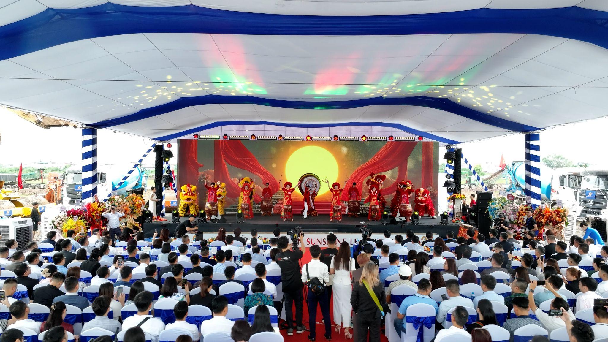 Sự kiện khởi công được tổ chức long trọng với quy mô lớn, đồng thời phát sóng livestream trực tiếp đa nền tảng trên ứng dụng Noble App (NobleLive), fanpage Sunshine Group, fanpage VTVTimes - Thời báo của Đài Truyền hình Việt Nam, CafeF, cùng nhiều đối tác truyền thông uy tín khác.