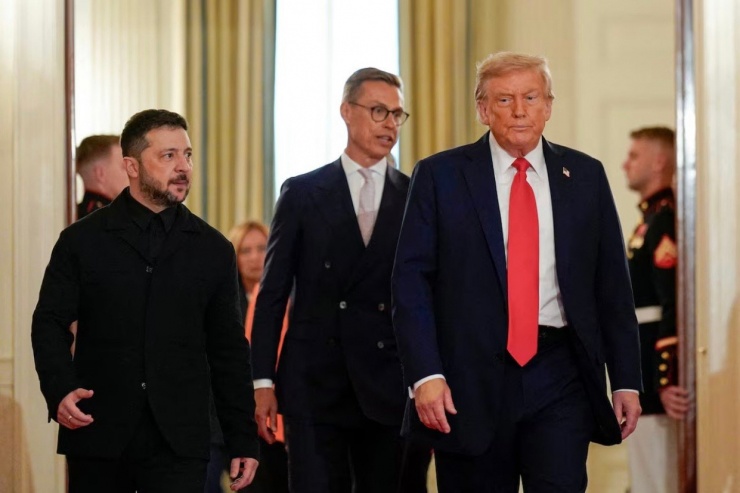 Tổng thống Mỹ Donald Trump và Tổng thống Ukraine Volodymir Zelensky trong cuộc gặp ngày 18/8. (Ảnh: Reuters)