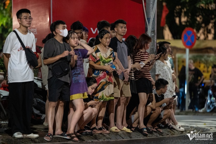 Xe, pháo quân sự tiếp tục hành quân về trung tâm Hà Nội - 13