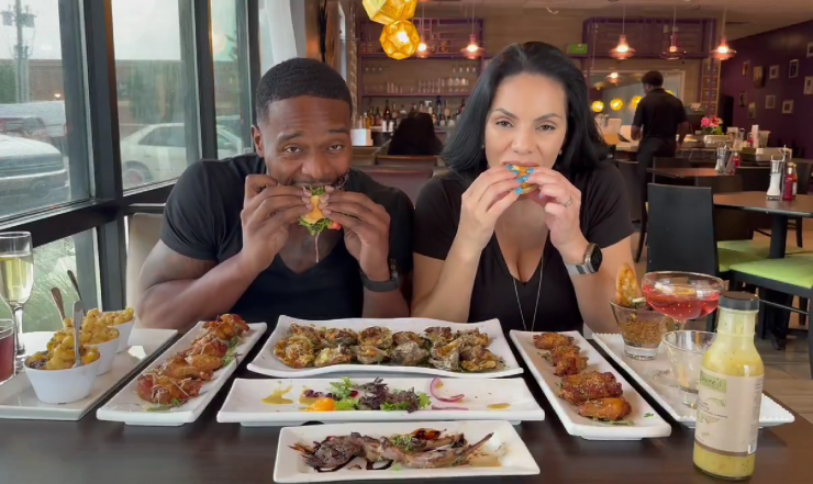 Sự việc xảy ra khi cả 2 đang quay vlog ăn uống.