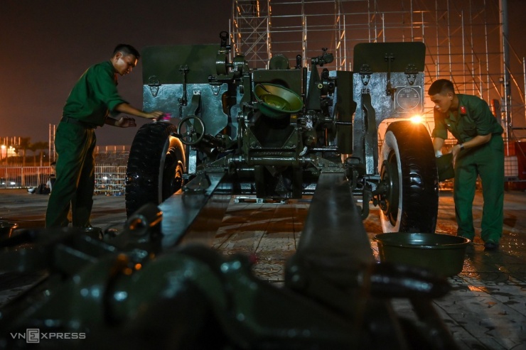 Chuyển 15 khẩu đại bác về sân vận động Mỹ Đình trong đêm - 11