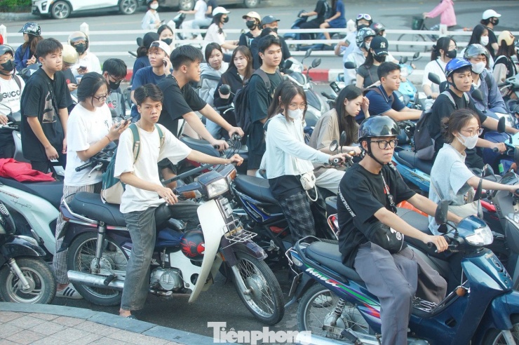 Với chủ đề Việt Nam trong tôi, đêm nhạc là nơi các nghệ sĩ và khán giả cùng bày tỏ tình yêu Tổ quốc. Những ca khúc được lựa chọn không chỉ mang âm hưởng hào hùng của lịch sử mà còn thể hiện vẻ đẹp của con người, đất nước Việt Nam, khơi dậy niềm tự hào dân tộc trong mỗi người con đất Việt.