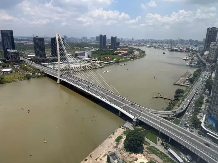 Từ tầng cao của Saigon Marina IFC có thể nhìn thấy toàn cảnh Thủ Thiêm và những công trình trọng điểm của TP.HCM. Ảnh: PM