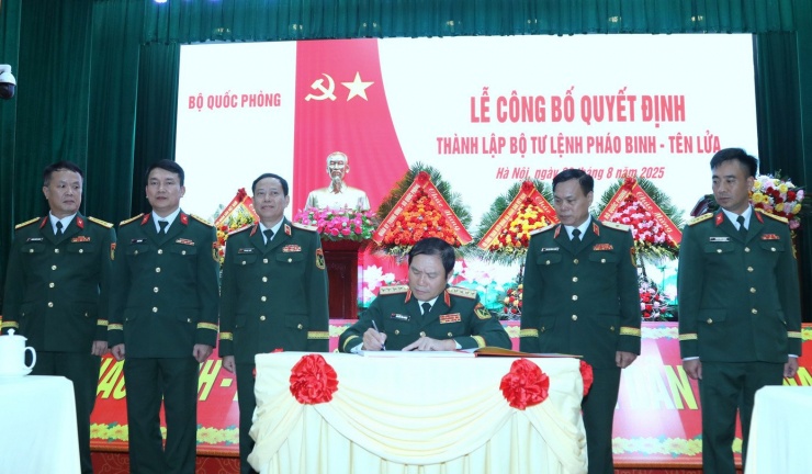 Quang cảnh lễ công bố Quyết định.