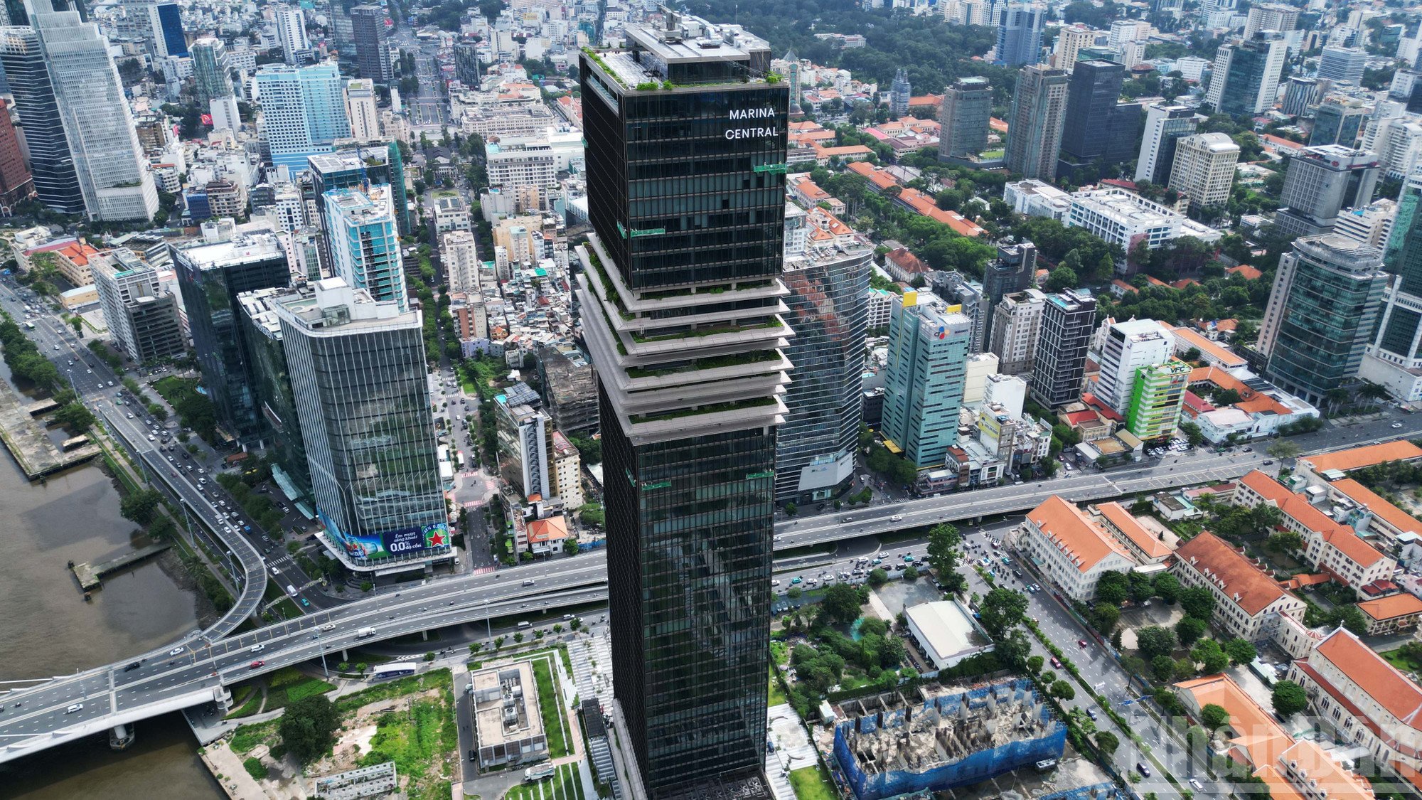 Saigon Marina IFC nằm ở vị trí đẹp, có tầm nhìn bao quát toàn cảnh Thủ Thiêm. Ảnh: Báo Nhân Dân