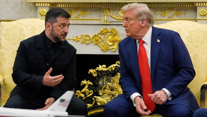 Tổng thống Mỹ Donald Trump gặp Tổng thống Ukraine Volodymyr Zelensky tại Phòng Bầu dục ngày 18-8. Ảnh: AP