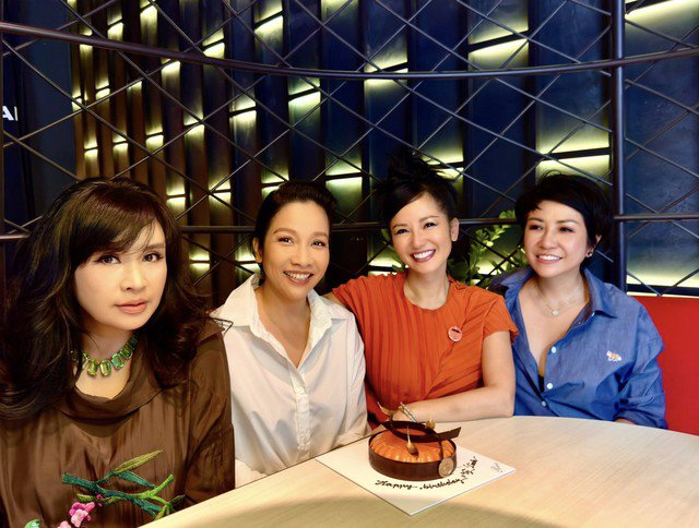 Các nữ diva rạng rỡ trong buổi gặp mặt.