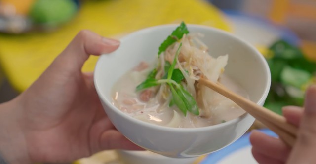 Bánh đúc nộm là món ăn được nhiều người thích trong ngày hè. Ảnh HM