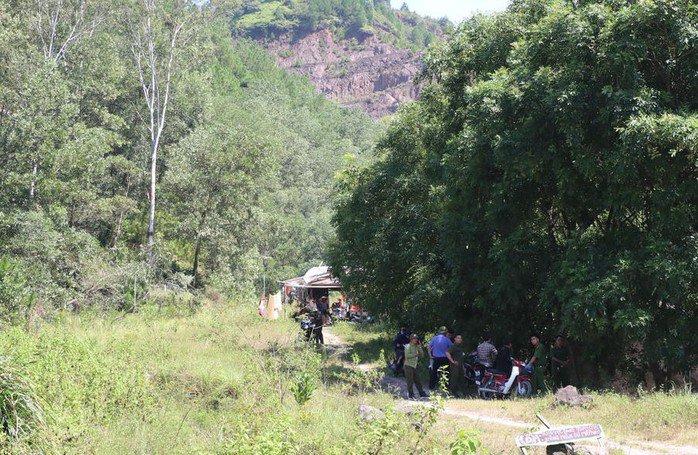 Khu vực phát hiện hộp sọ, nhiều xương người. Ảnh: L. Hoàng