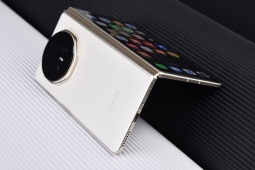 Thời trang Hi-tech - Honor Magic V5 lập kỷ lục Guinness: Chịu tải 104 kg với bản lề gập