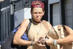 Giải trí - Cựu người mẫu Mỹ sống cảnh vô gia cư, vẫn giữ lại chiếc đồng hồ hàng hiệu