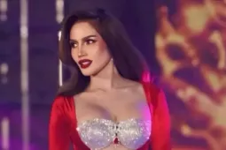 Váy xuyên thấu như lưới đánh cá của thí sinh Hoa hậu Hòa bình Philippines