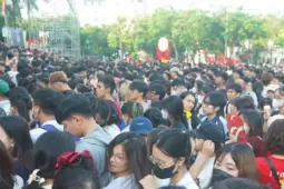 Cảnh tượng chưa từng có ở Nhà hát Lớn Hà Nội lúc 3h sáng