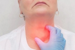 3 bước kiểm tra bất thường của tuyến giáp tại nhà