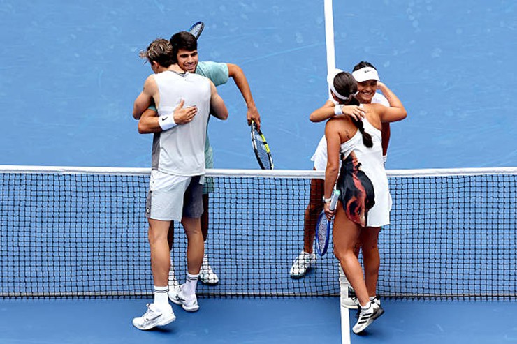 Alcaraz và Raducanu đã gác vợt trước cặp đôi Jessica Pegula và Jack Draper sau 2 set thi đấu