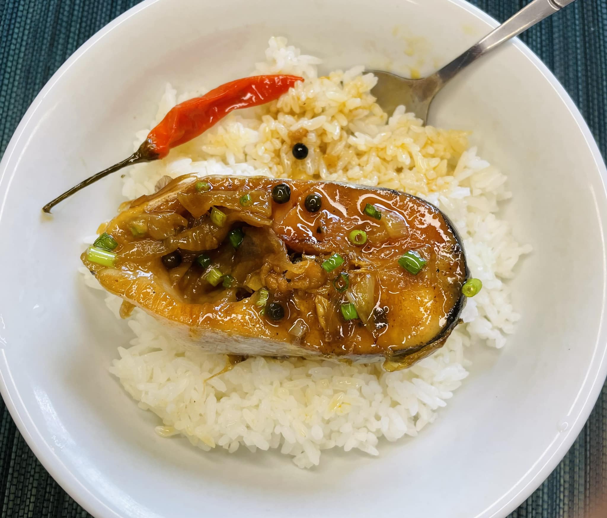 Ăn cùng cơm nóng siêu hợp.