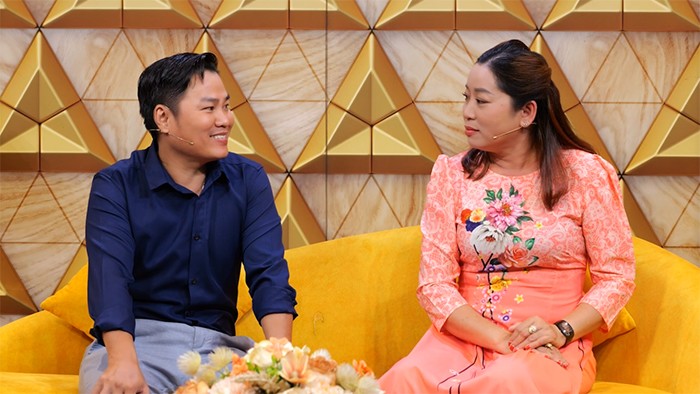Linh cảm thôi thúc chị tìm hiểu và phát hiện chồng ngoại tình.
