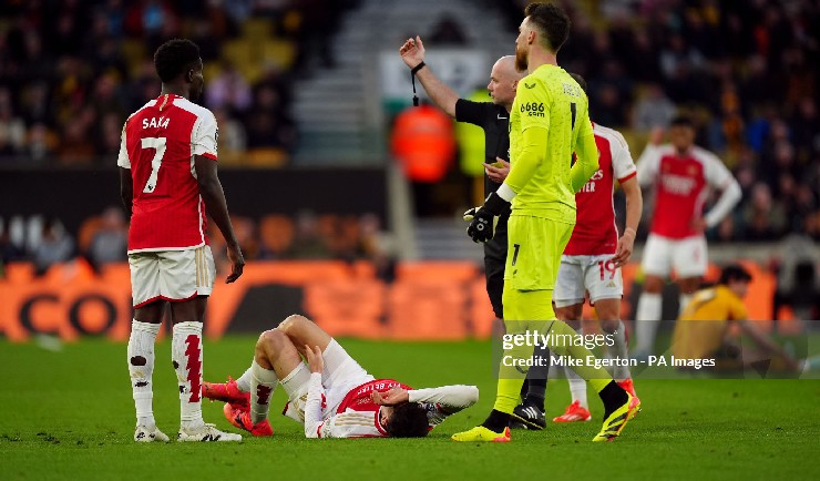 Liên tiếp mất trụ cột trên hàng công khiến Arsenal rơi vào thế khó