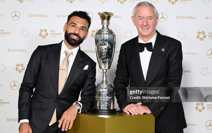Mohamed Salah đã chính thức ghi tên mình vào lịch sử bóng đá Anh