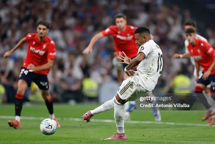 Mbappe thể hiện sự bình tĩnh ở chấm phạt đền